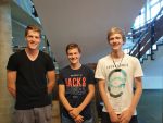 Finn Witte, Felix Mentrup und Sebastian Poppenborg aus der GIA2. Die drei absolvieren ein vierwöchiges Praktikum in Cornwall/England bei der Firma FXPlus.